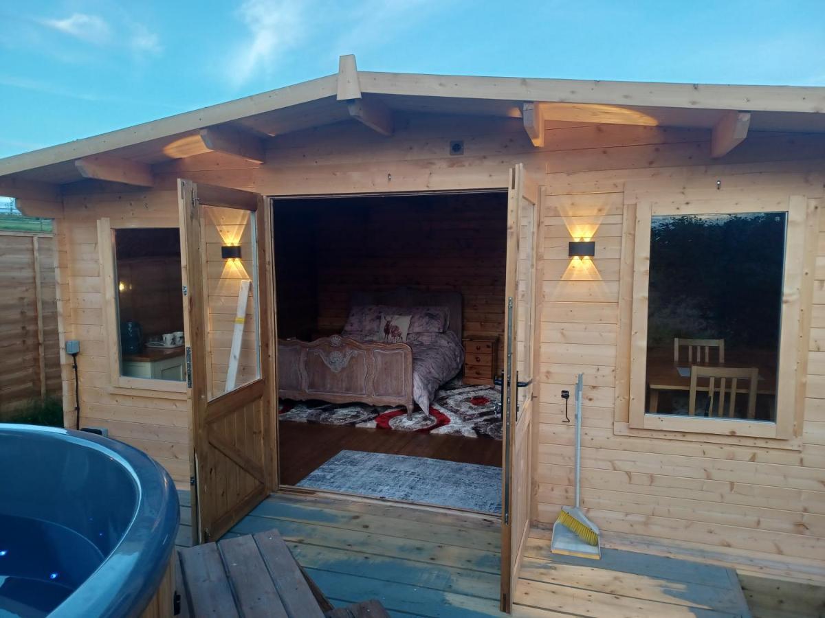 Norwell View Farm Glamping With Hot Tubs 호텔 바스 외부 사진